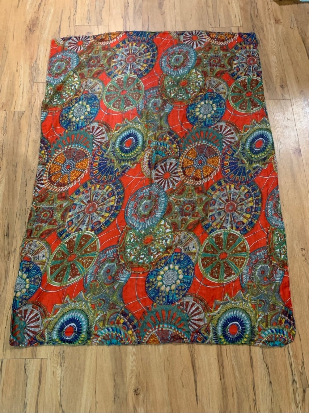 Giant geometric scarf